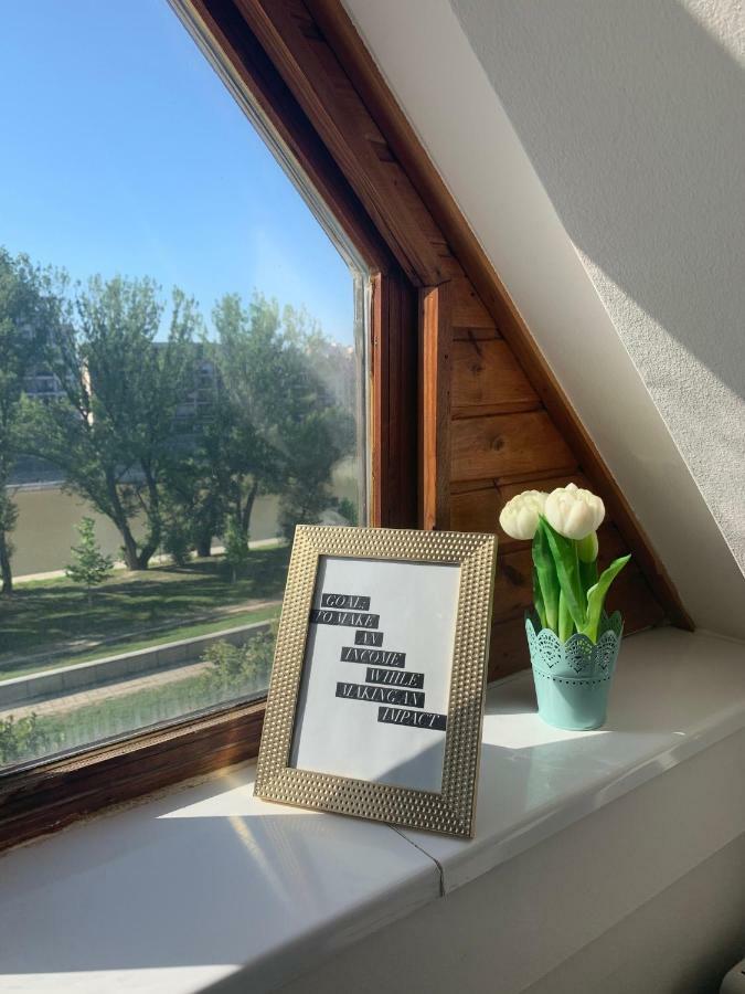 Appartement Gem In Gyor - Free Parking Extérieur photo